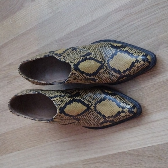 Chloe Rylee Python Embossed Ankle Bootie 🐍 - Picture 5 of 11